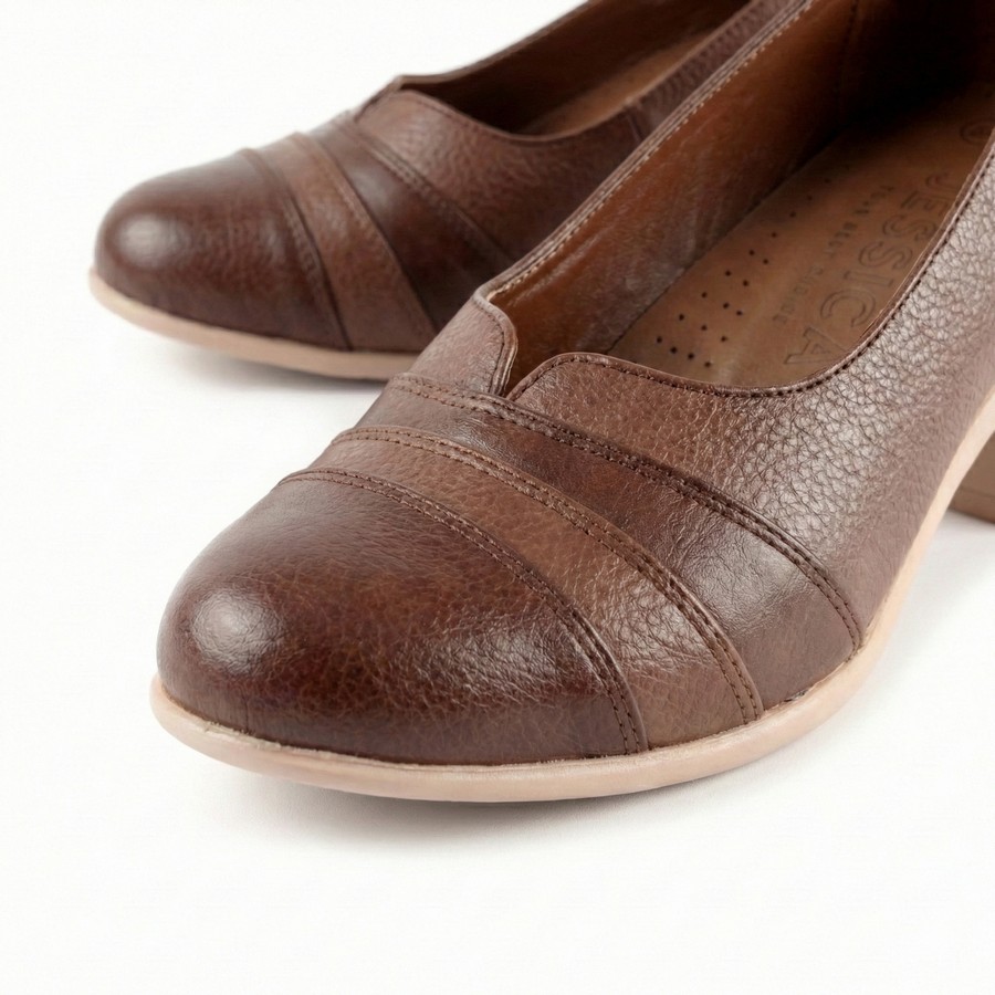 شوز حريمي جلد طبيعي لون بني بفرش جلد طبيعي ونعل طبي خفيف مع كعب 4 سم